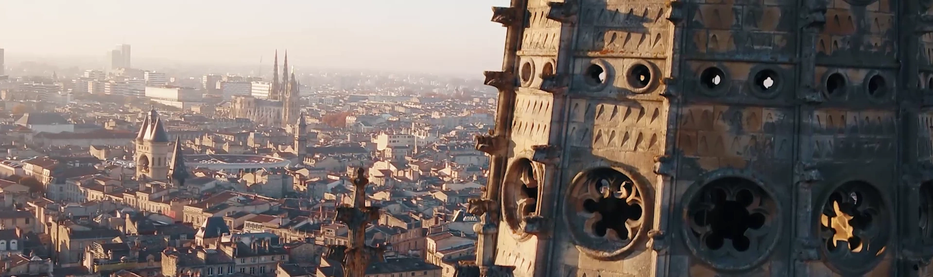 Vue de Bordeaux depuis le haut de la flèche Saint-Michel.